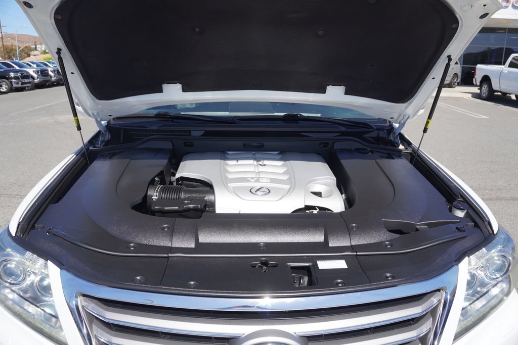 Used 2014 Lexus LX 570 4WD w/ Luxury Package image 15