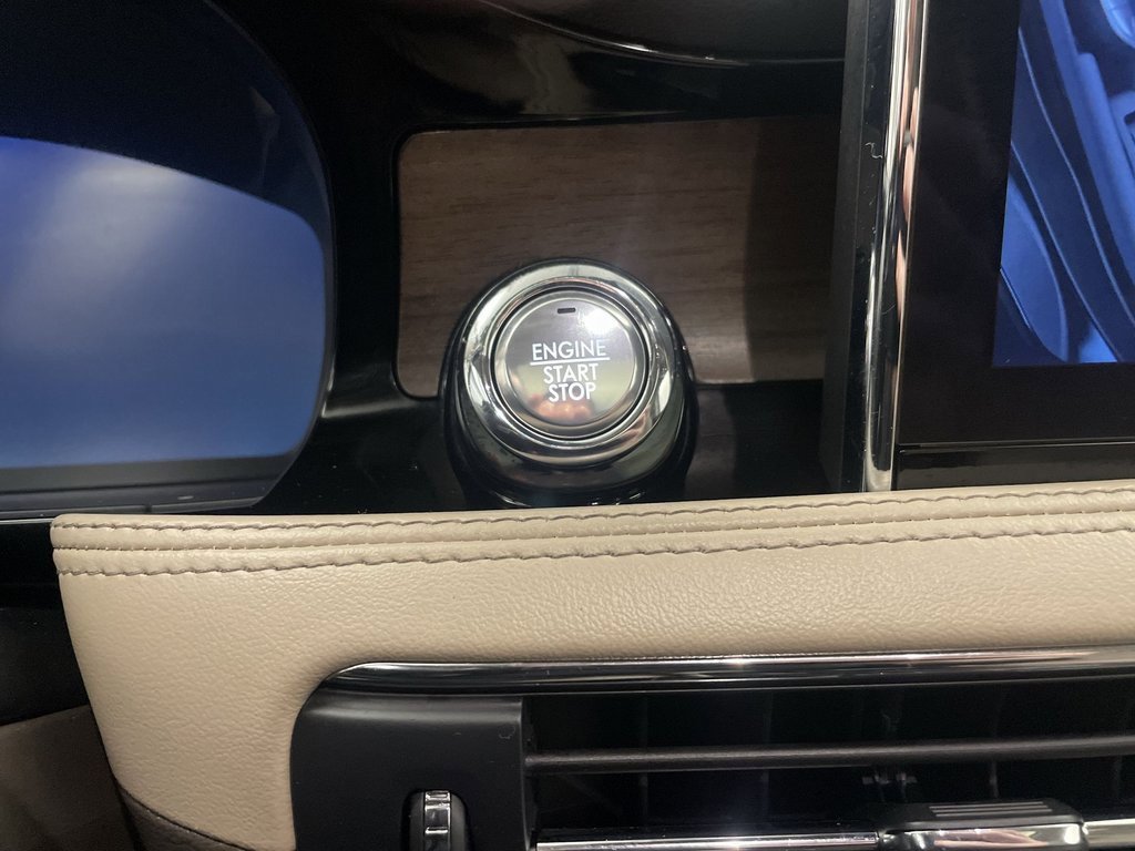 Used 2022 Lincoln Corsair Reserve w/ Equipment Group 201A image 11