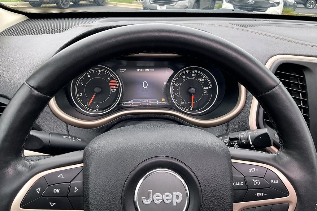 Used 2016 Jeep Cherokee Limited AWD/4WD image 18