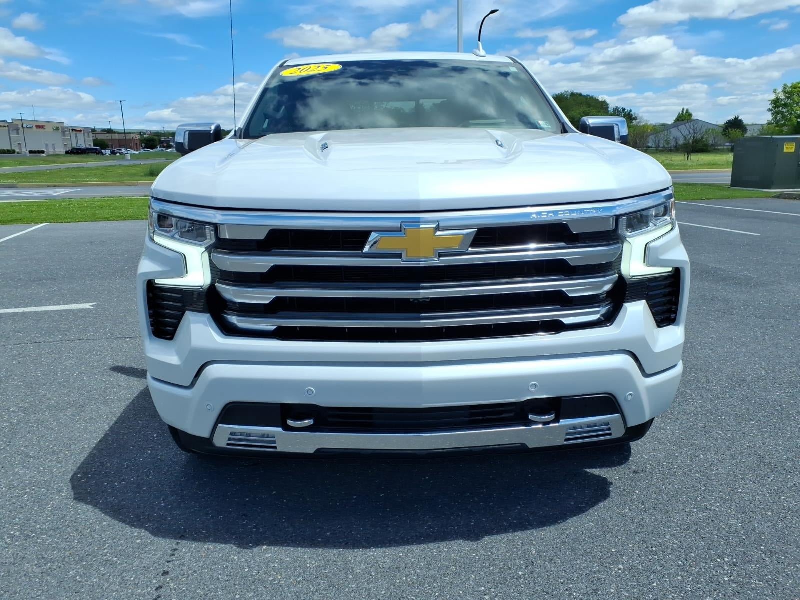 Used 2025 Chevrolet Silverado 1500 High Country AWD/4WD image 2