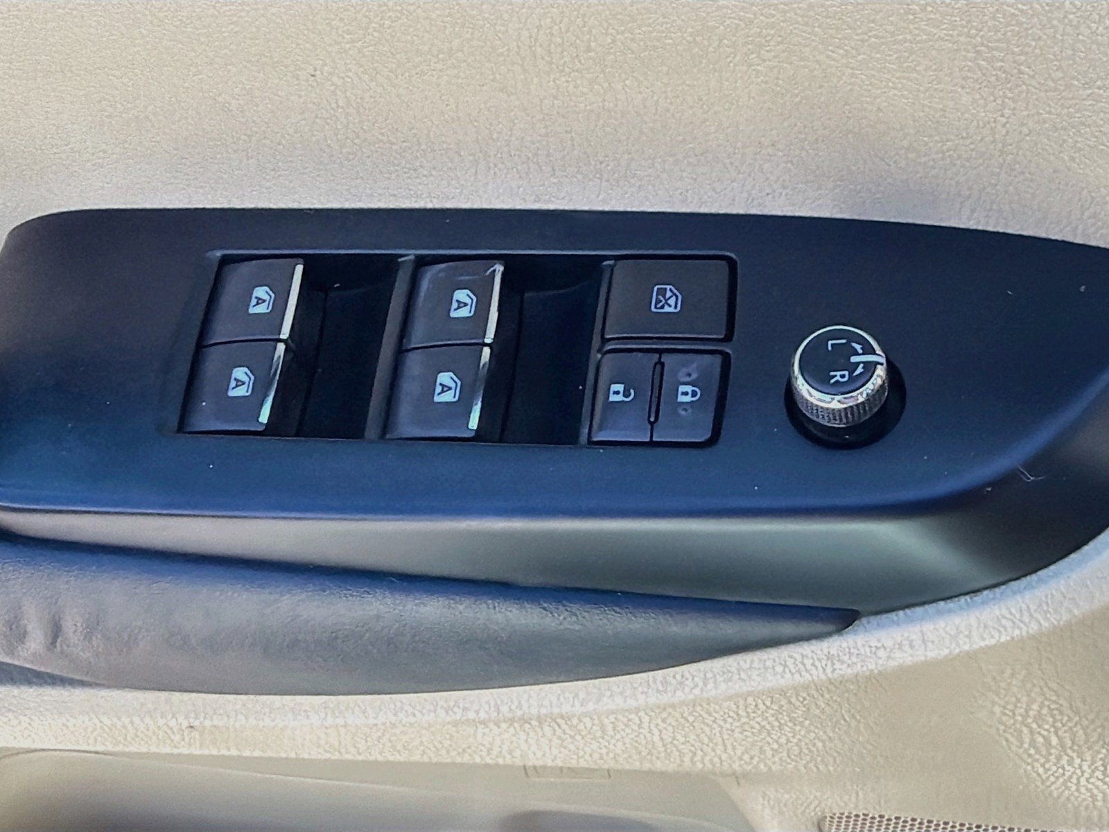 Used 2016 Toyota Highlander Limited Platinum AWD/4WD image 13