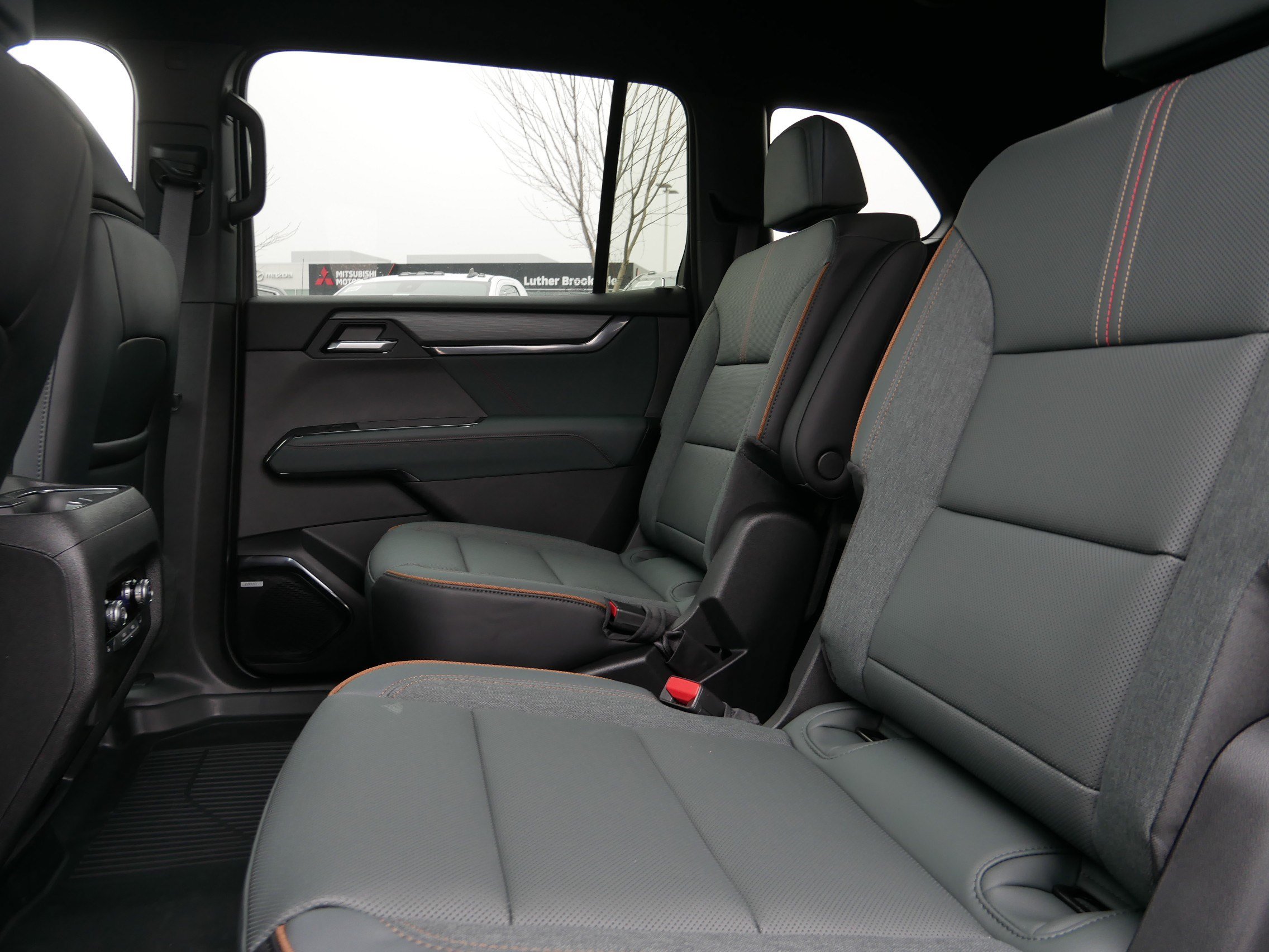 New 2026 GMC Acadia AT4 w/ Luxury Package AWD/4WD image 5