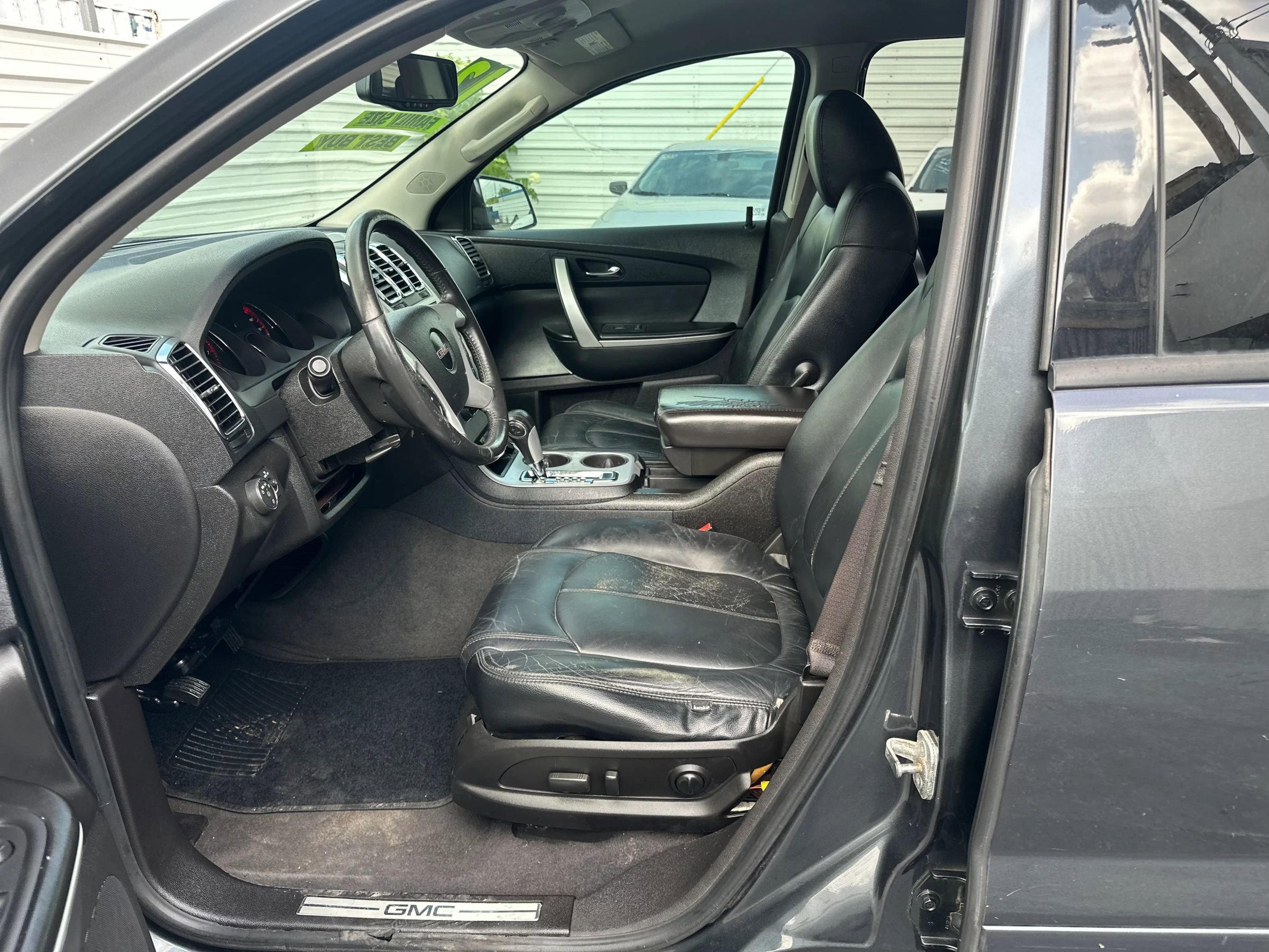 Used 2012 GMC Acadia SLE w/ LPO, 'HIT The Road' Package image 10