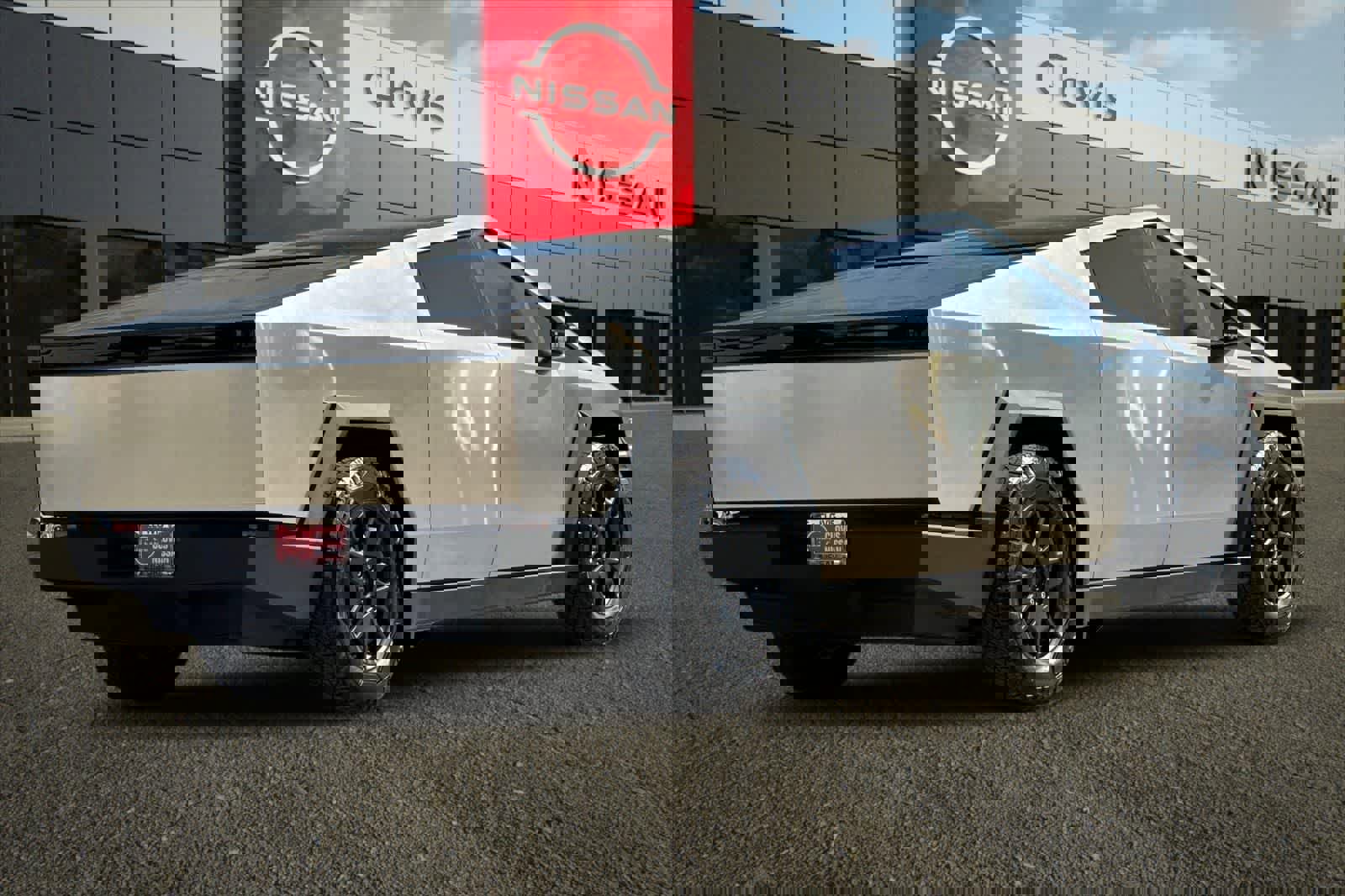 Used 2024 Tesla Cybertruck AWD Crew Cab image 3