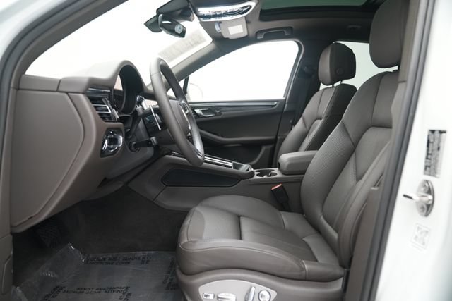 Certified 2026 Porsche Macan AWD/4WD image 10