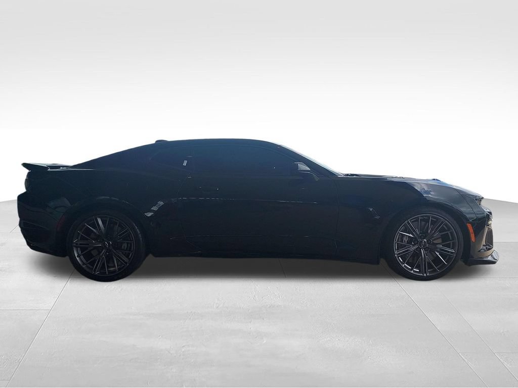 Used 2022 Chevrolet Camaro ZL1 RWD image 6