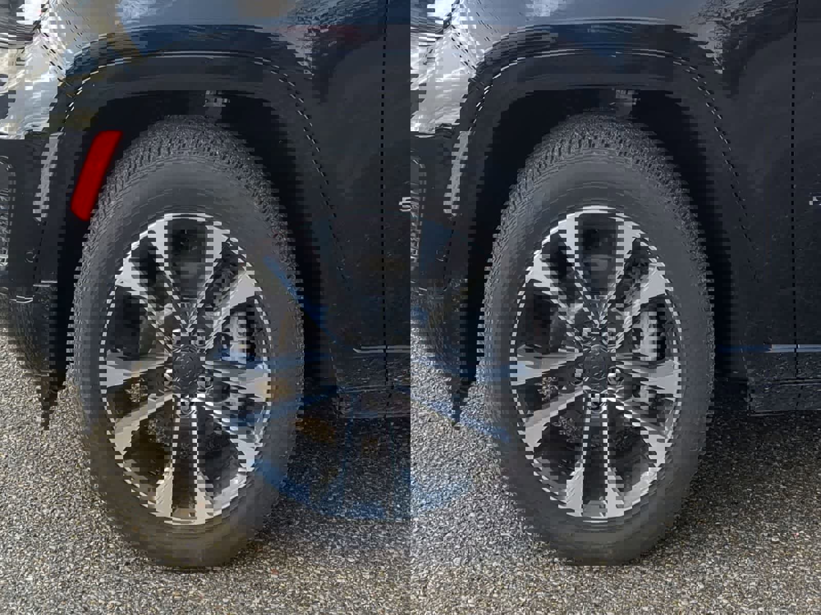 Certified 2023 Jeep Grand Cherokee Overland w/ Luxury Tech Group IV image 14