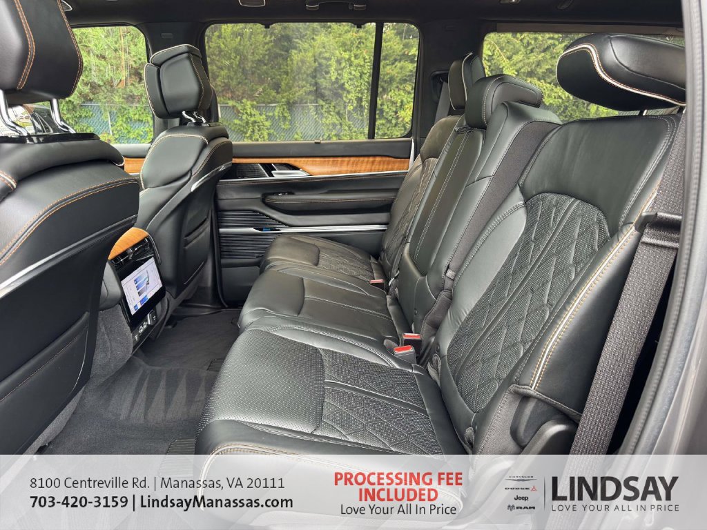 Used 2024 Jeep Grand Wagoneer Series III w/ HD Trailer Tow Package AWD/4WD image 21