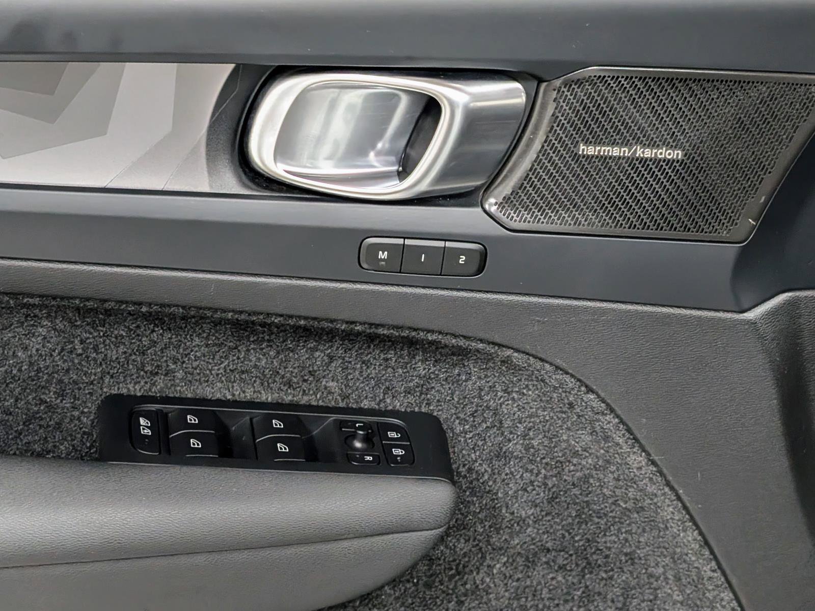 Used 2023 Volvo XC40 Recharge Ultimate w/ Protection Package Premier image 14