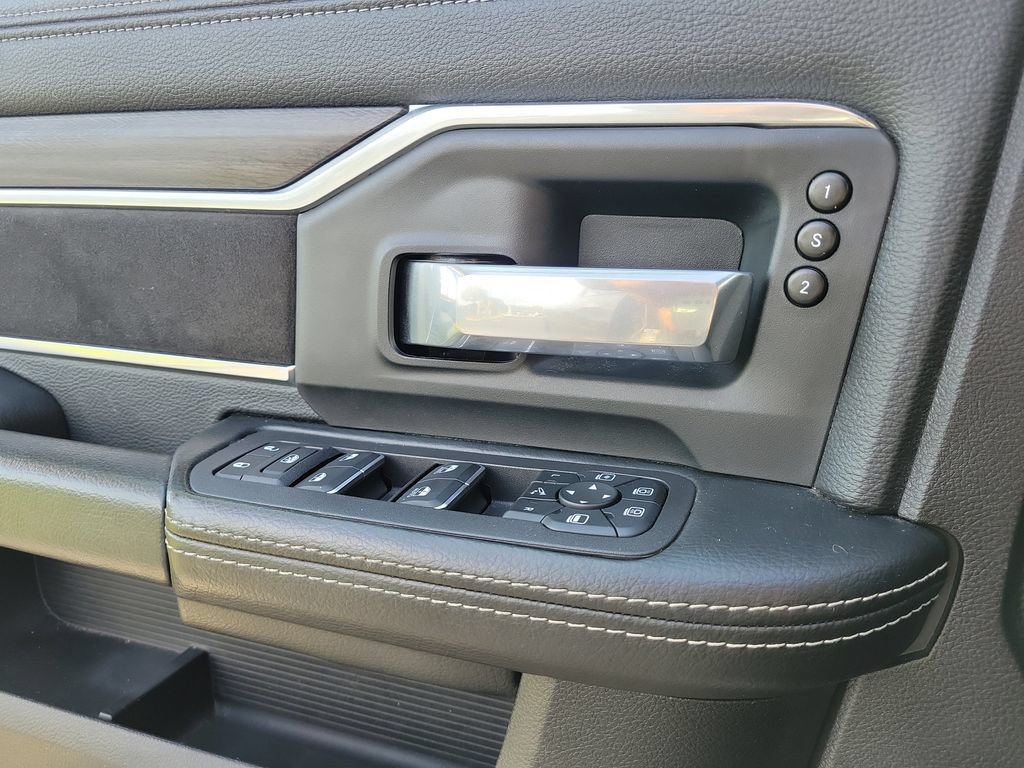 Used 2025 RAM 2500 Laramie AWD/4WD image 16
