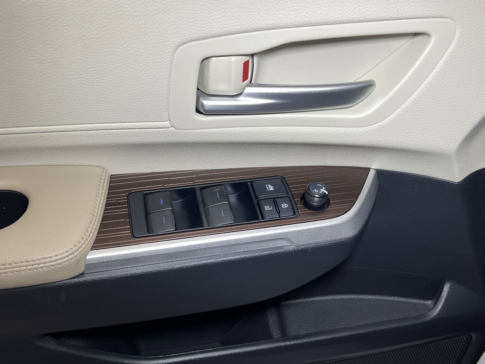 Used 2021 Toyota Sienna XLE w/ XLE Plus Package image 13