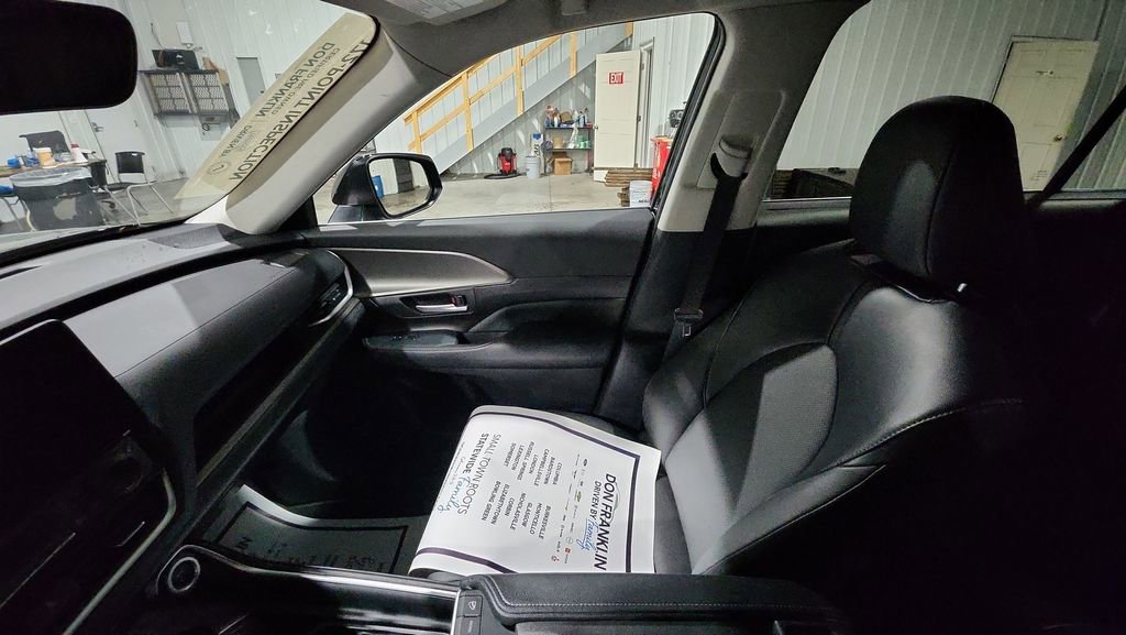 Used 2024 Toyota Grand Highlander XLE image 11