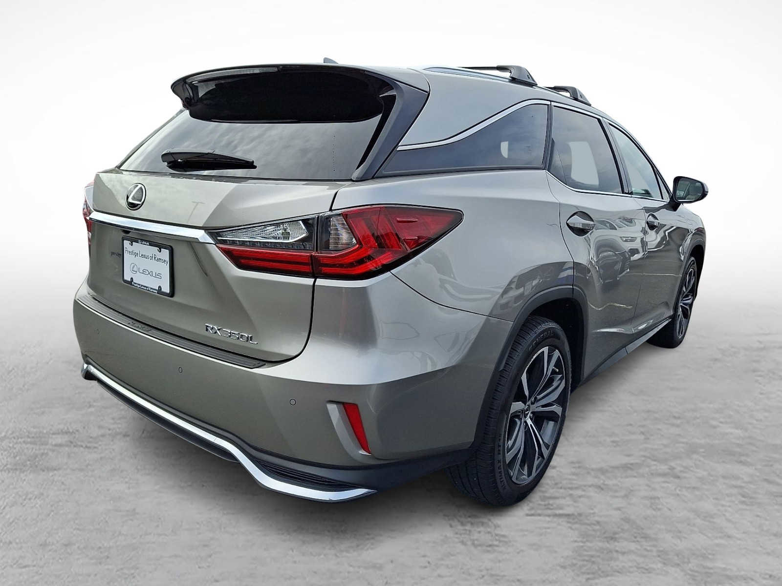 Used 2020 Lexus RX 350L Premium w/ Premium Package image 4