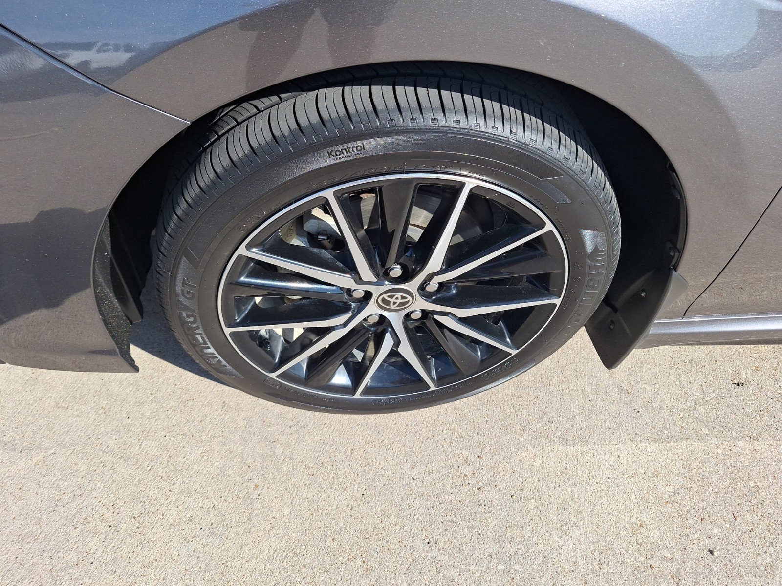 Used 2021 Toyota Camry SE FWD image 11