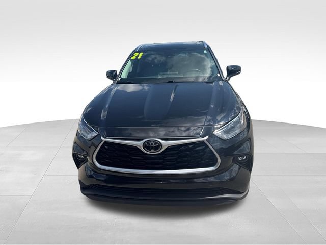 Used 2021 Toyota Highlander XLE AWD/4WD image 8