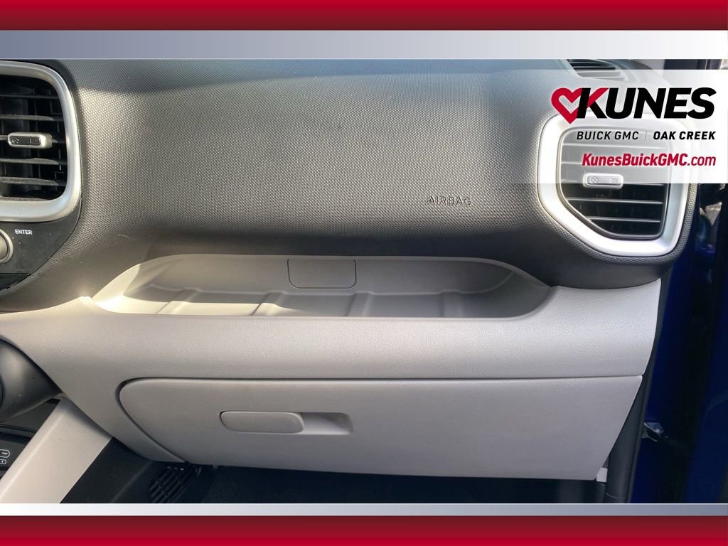 Used 2025 Hyundai Venue SEL FWD image 30