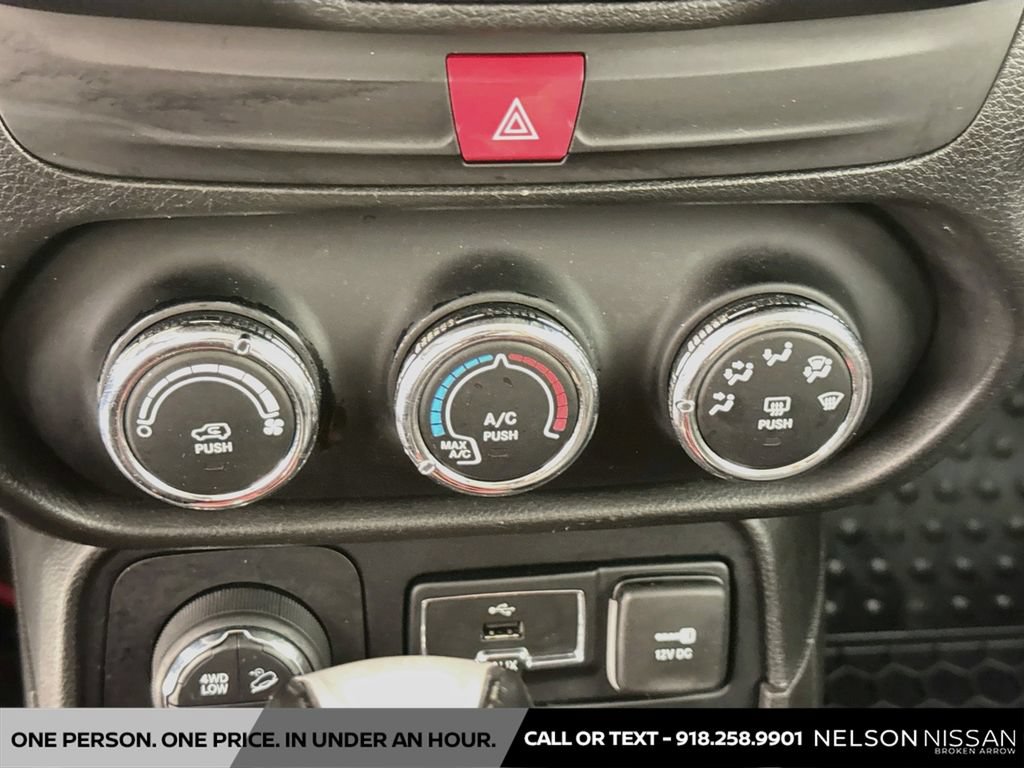Used 2016 Jeep Renegade Trailhawk AWD/4WD image 16