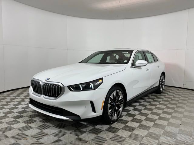 Used 2025 BMW 530i xDrive w/ Premium Package image 3