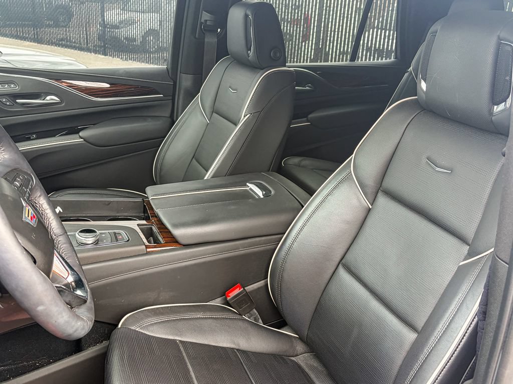 Used 2022 Cadillac Escalade Premium Luxury AWD/4WD image 7