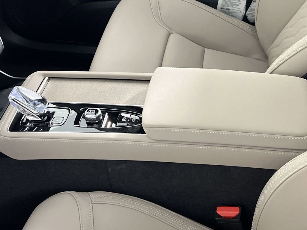 New 2026 Volvo XC90 B6 Plus w/ Protection Package image 21