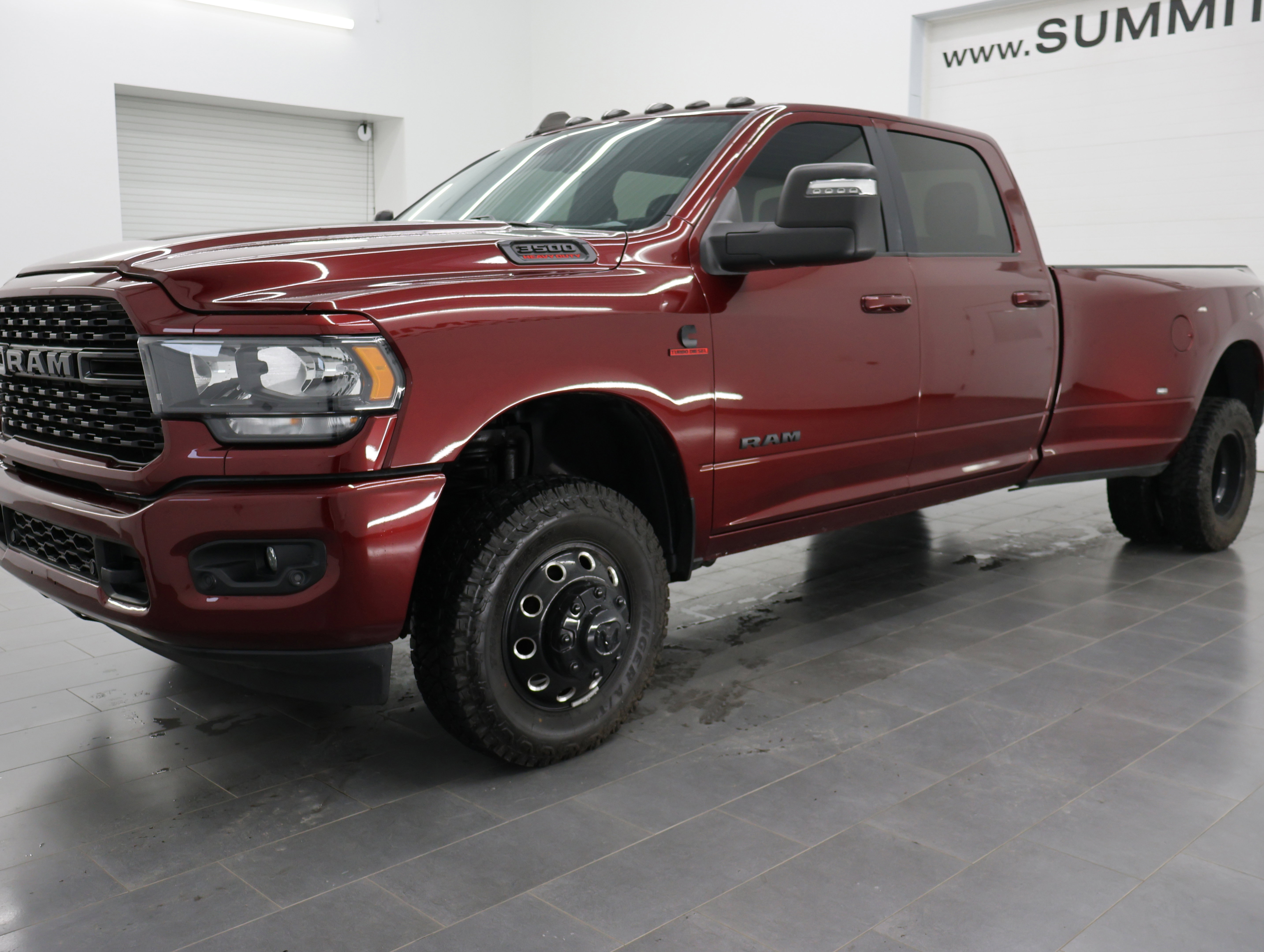 Used 2023 RAM 3500 Big Horn w/ Night Edition AWD/4WD image 7