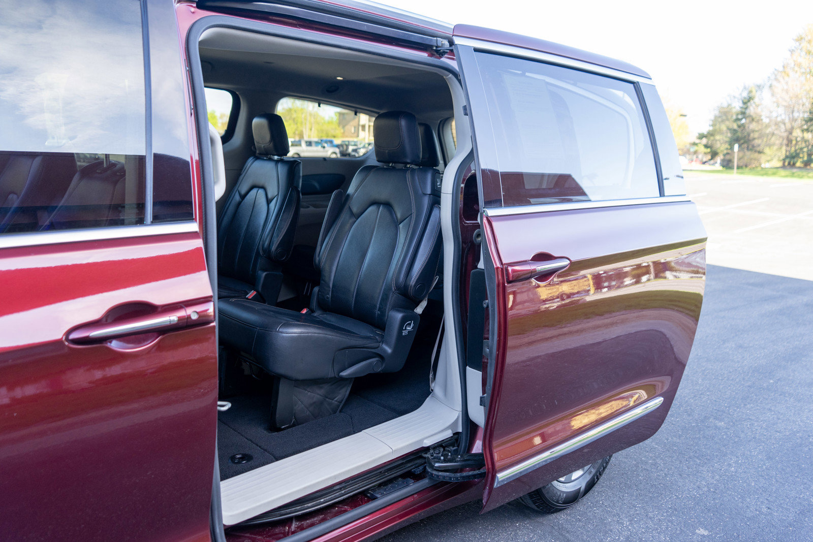 Used 2018 Chrysler Pacifica Touring-L FWD image 28