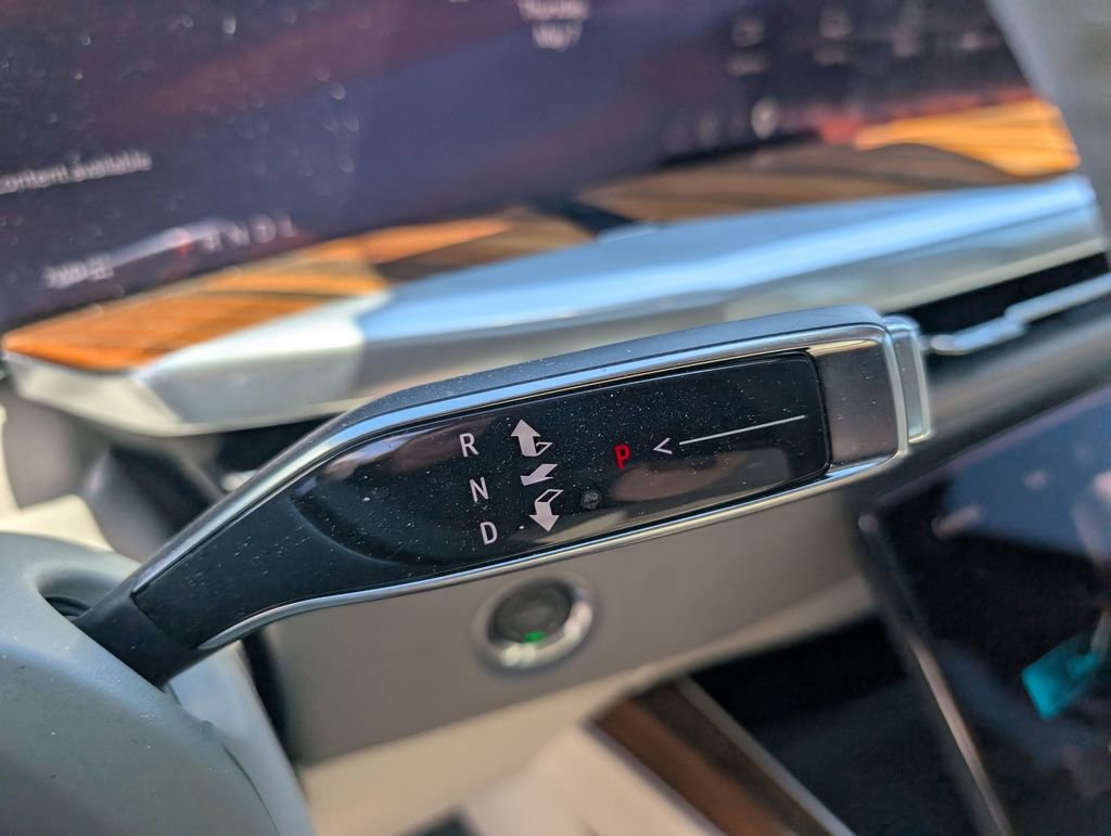 Used 2025 Cadillac Escalade Sport Platinum w/ LPO, Floor Liner Package AWD/4WD image 22