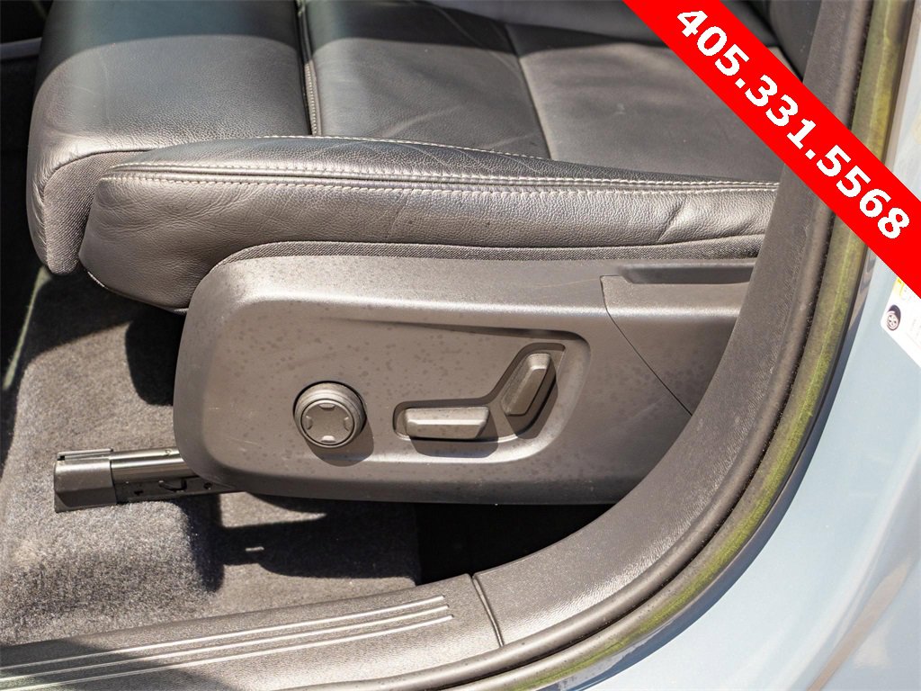 Used 2023 Volvo XC40 B5 Plus image 29