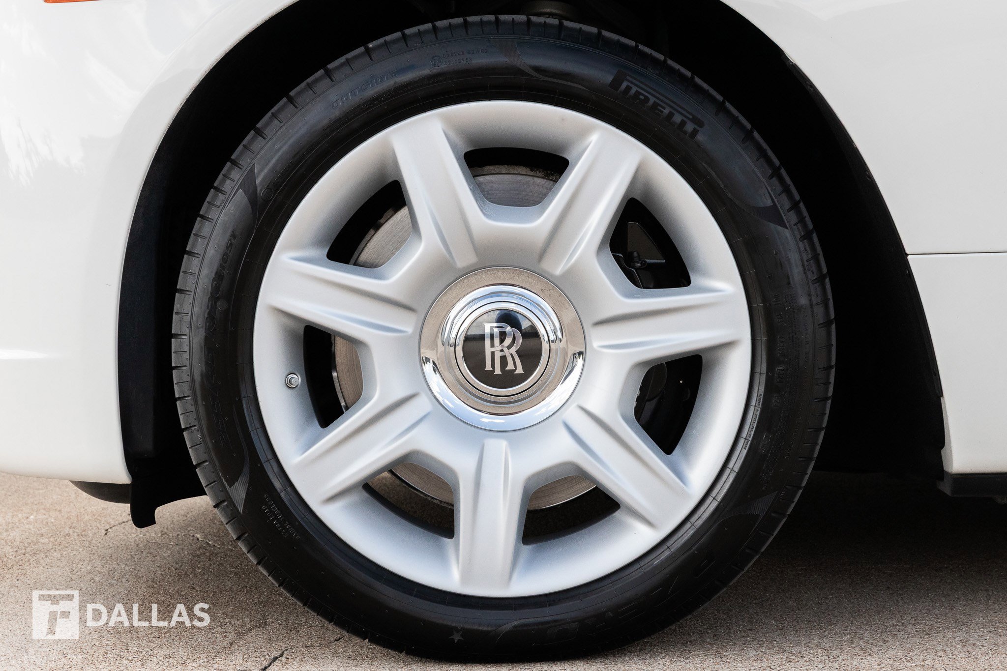 Used 2017 Rolls-Royce Dawn image 11
