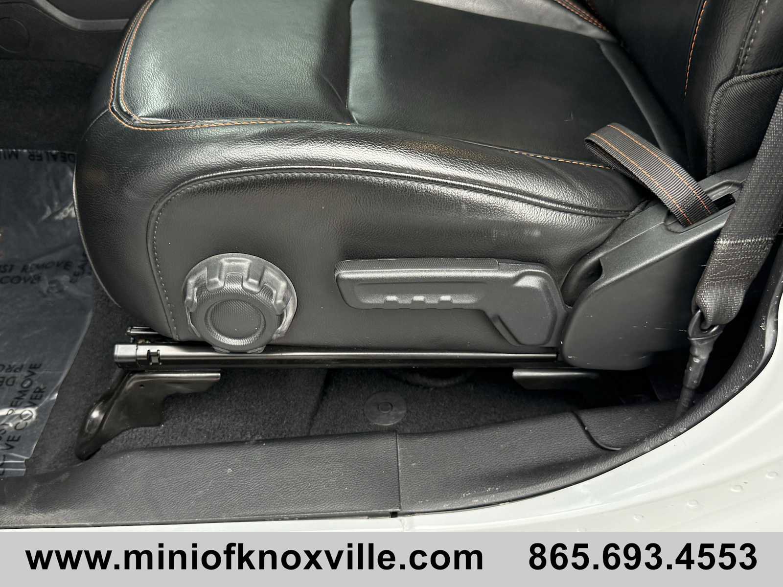 Used 2023 Jeep Gladiator Mojave w/ Cold Weather Group image 11