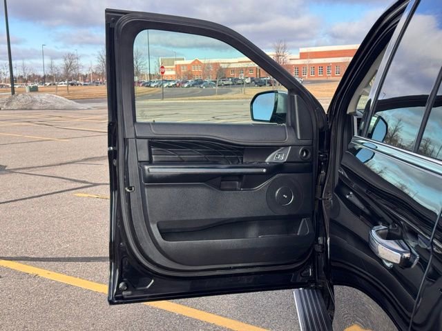 Used 2019 Ford Expedition Platinum image 4