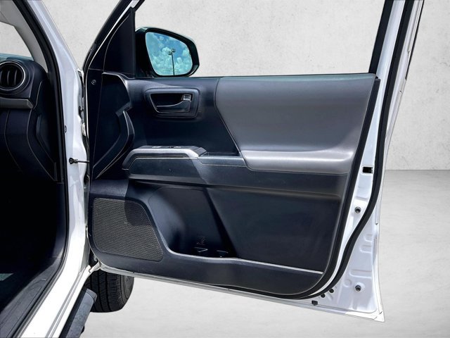 Used 2020 Toyota Tacoma SR5 RWD image 19