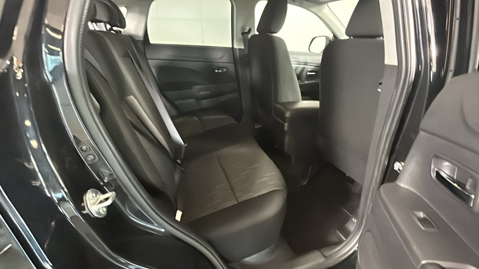 Used 2025 Mitsubishi Outlander Sport AWD image 27