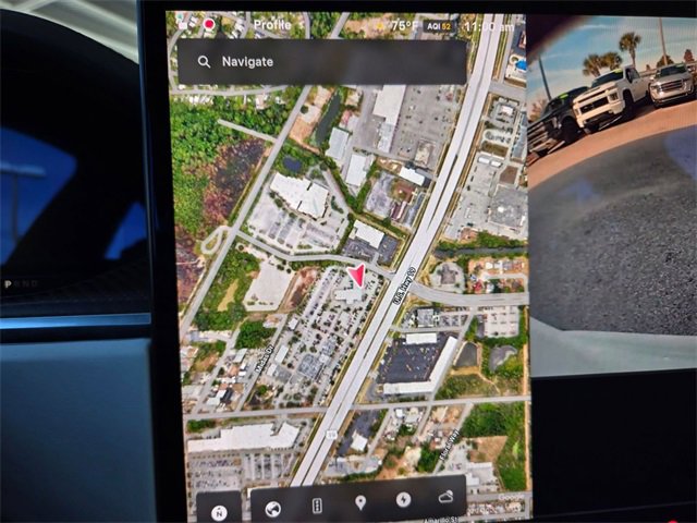 Used 2022 Tesla Model S Plaid image 13