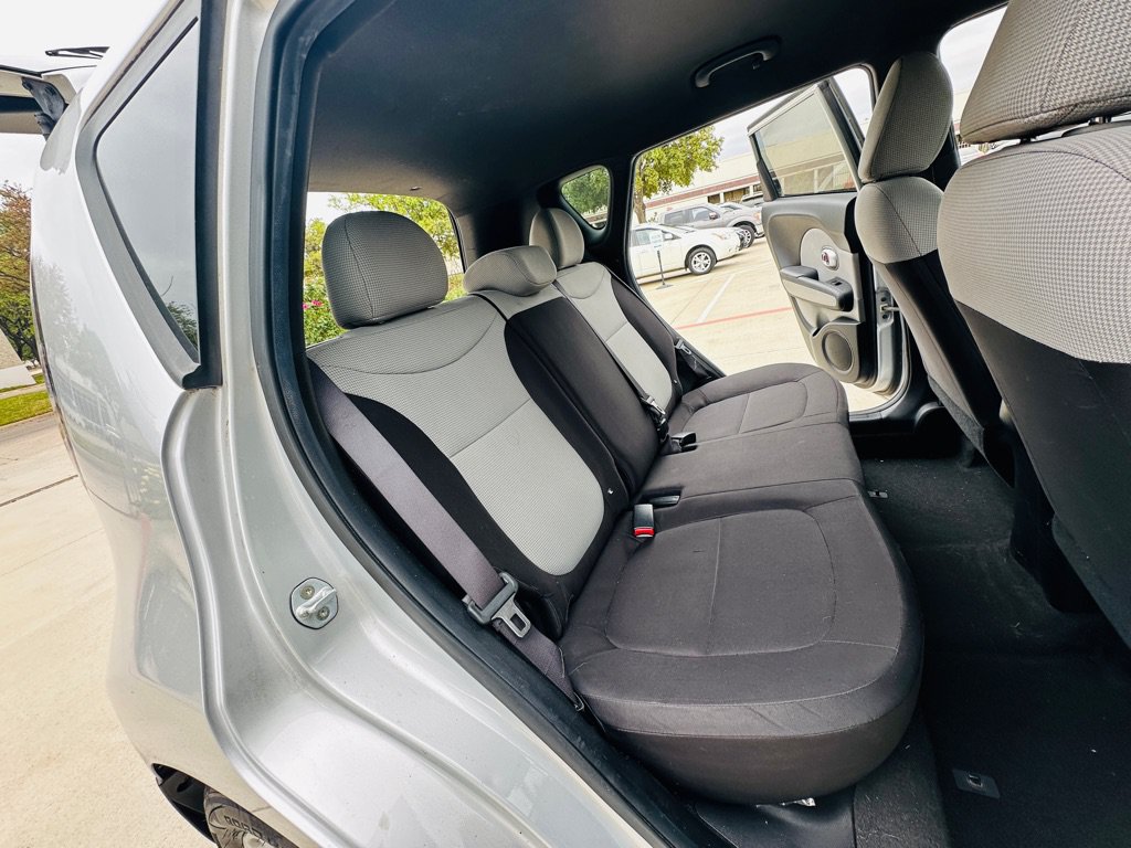 Used 2015 Kia Soul FWD image 23