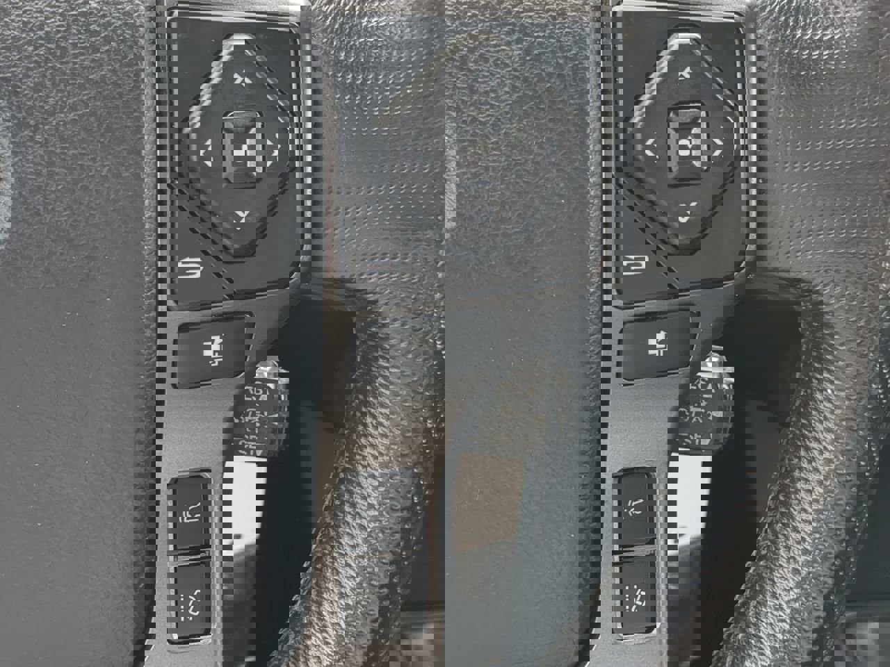 Used 2018 Toyota Tacoma TRD Off-Road image 24