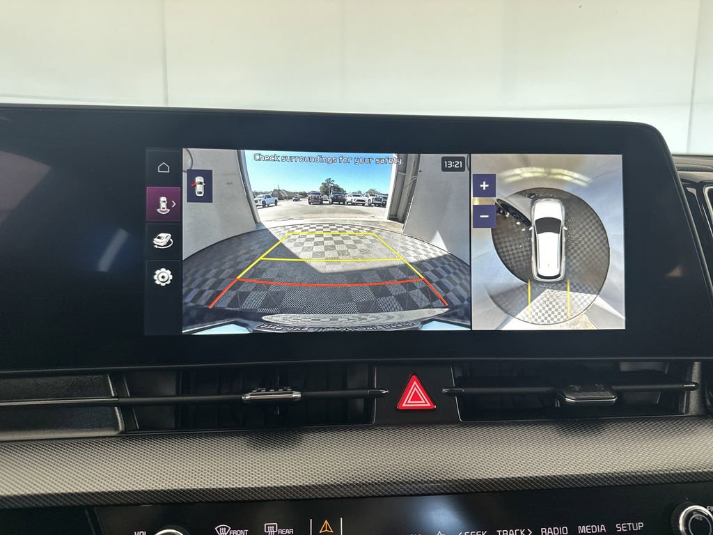 Used 2025 Kia Sportage SX image 28