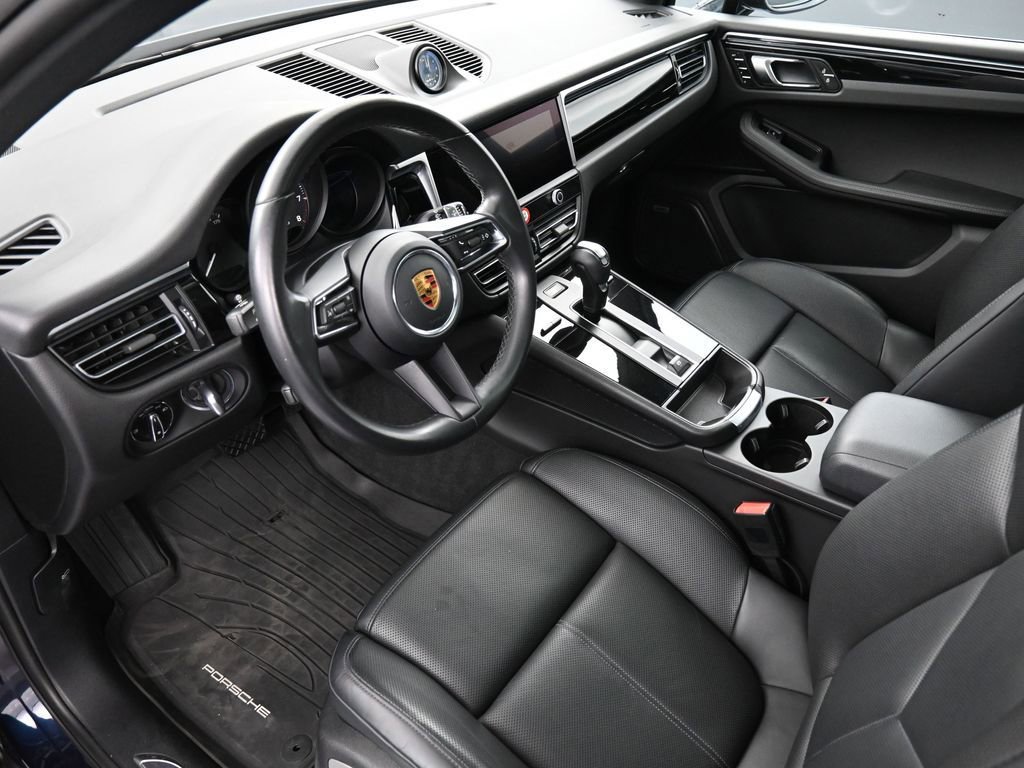 Used 2023 Porsche Macan Turbo AWD/4WD image 4