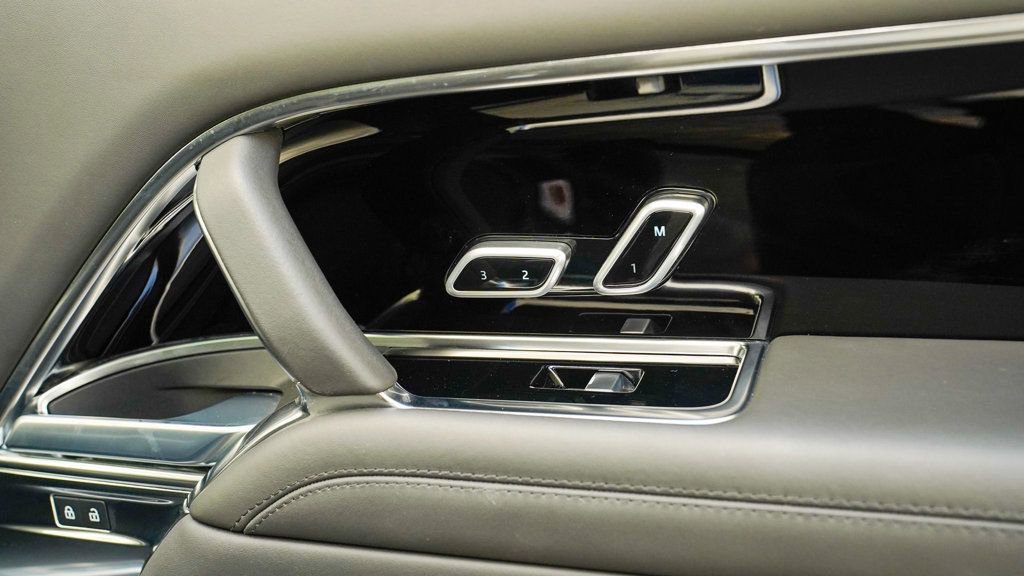 Used 2023 Land Rover Range Rover Long Wheelbase Autobiography image 79