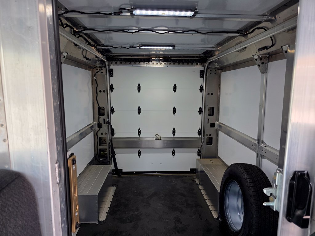 Used 2024 Chevrolet Brightdrop 400 w/ Commercial Equipment Package AWD/4WD image 28