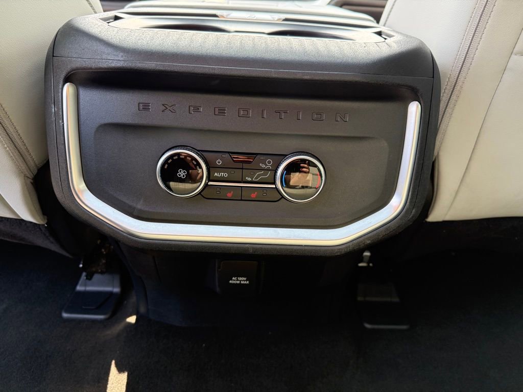 Used 2025 Ford Expedition Max Platinum image 16