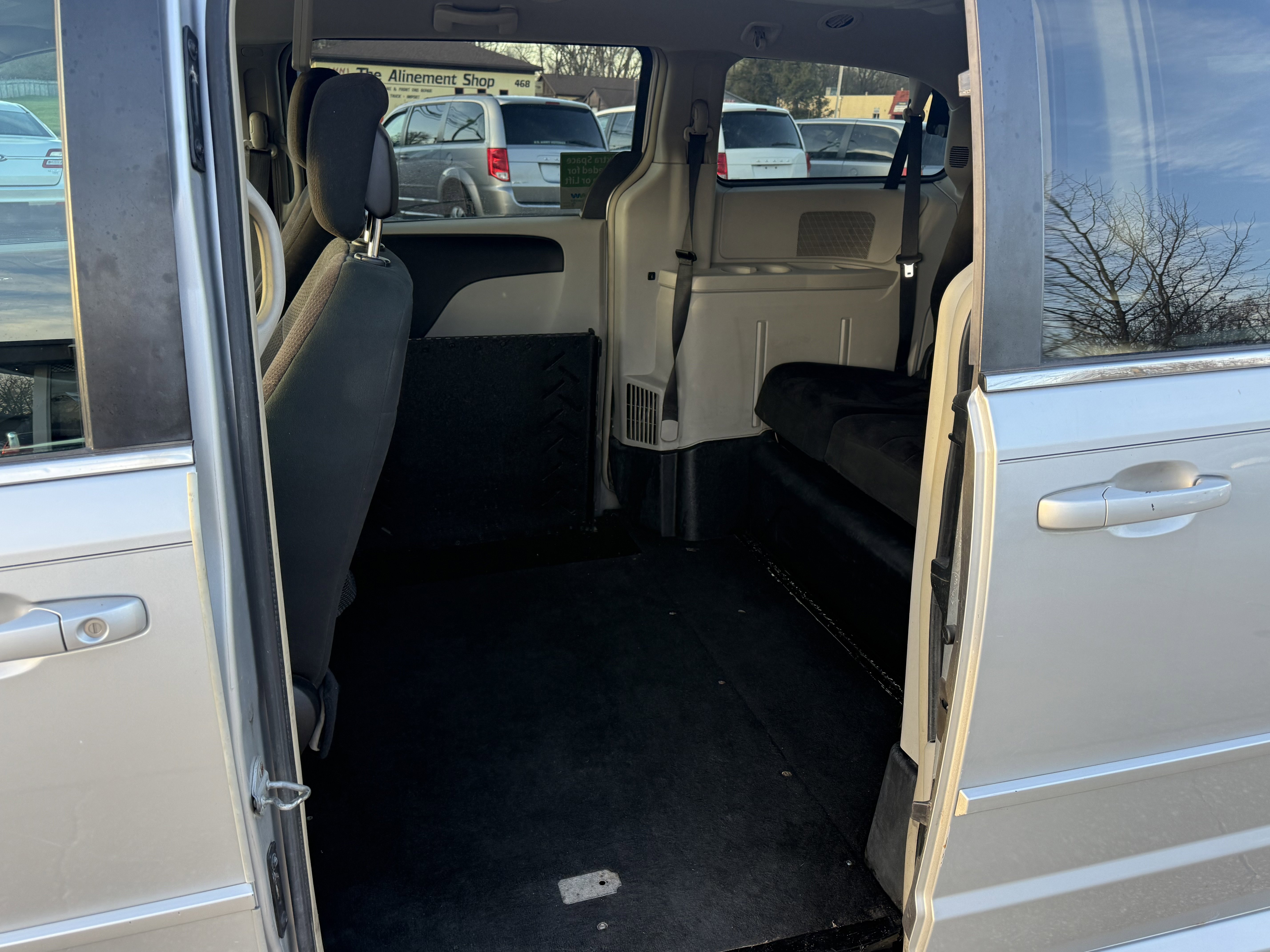 Used 2011 Dodge Grand Caravan Crew w/ Safety Sphere Group FWD image 28