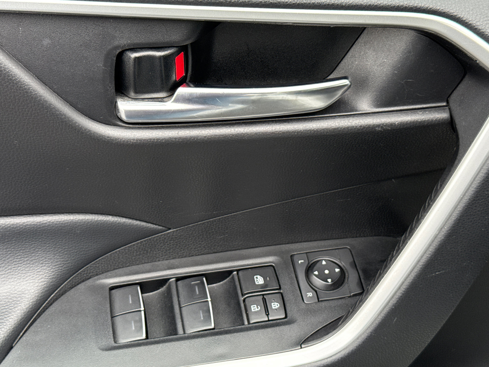 Certified 2024 Toyota RAV4 XLE FWD image 23