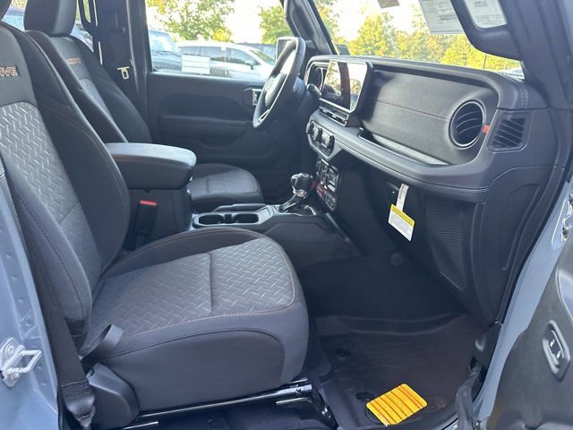 New 2025 Jeep Gladiator Mojave w/ Steel Bumper Group image 13