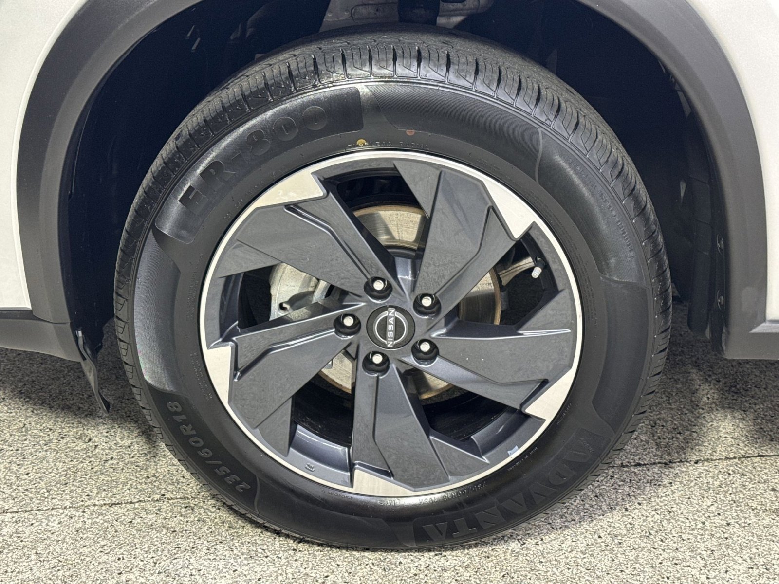 Used 2024 Nissan Rogue SV image 15