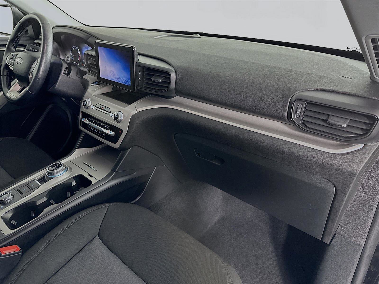 Used 2023 Ford Explorer XLT image 27