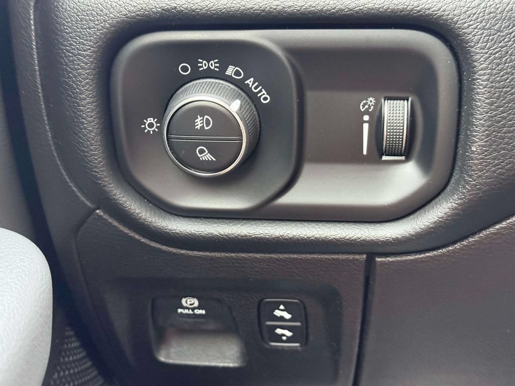 Used 2020 RAM 1500 Big Horn AWD/4WD image 20