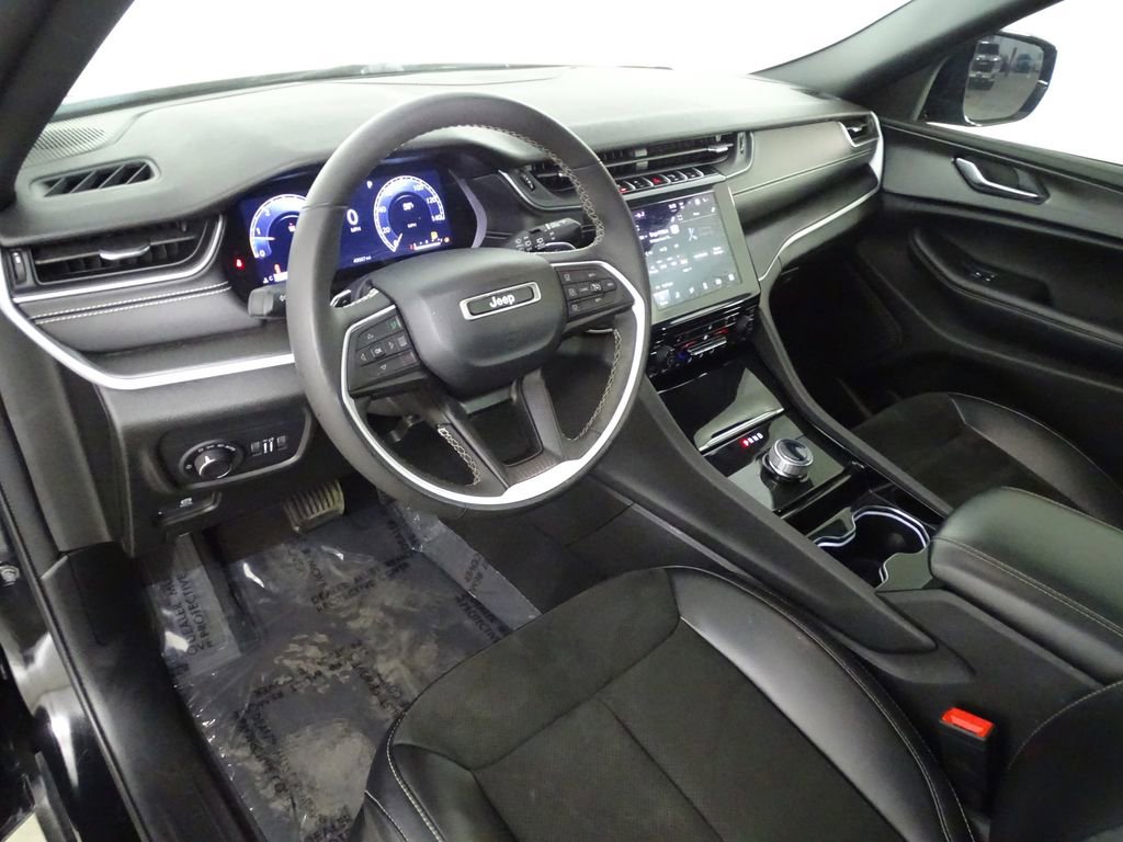 Used 2023 Jeep Grand Cherokee Altitude image 23