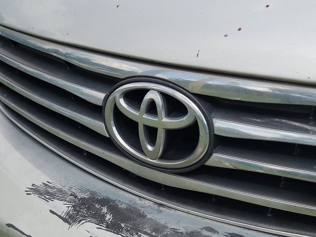 Used 2005 Toyota Camry XLE FWD image 4