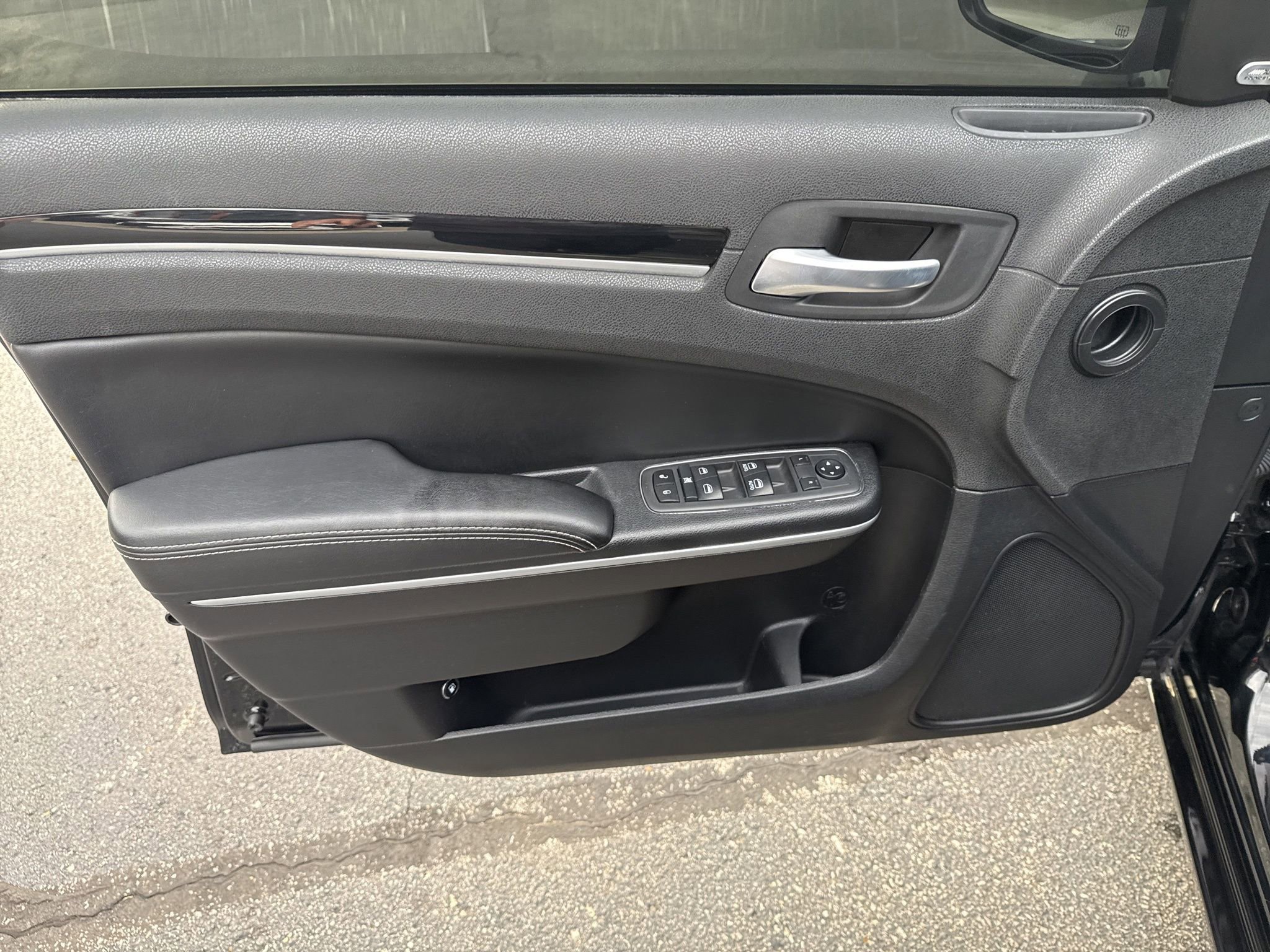 Used 2021 Chrysler 300 S image 27